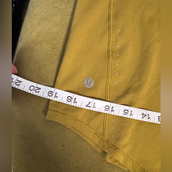 Lululemon High-Neck Running and Training Tank Top Sz 8 in Auric Gold 88 EUC - Picture 12 of 13